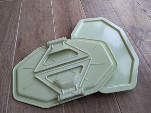 Vintage plastic pale - plastic, green